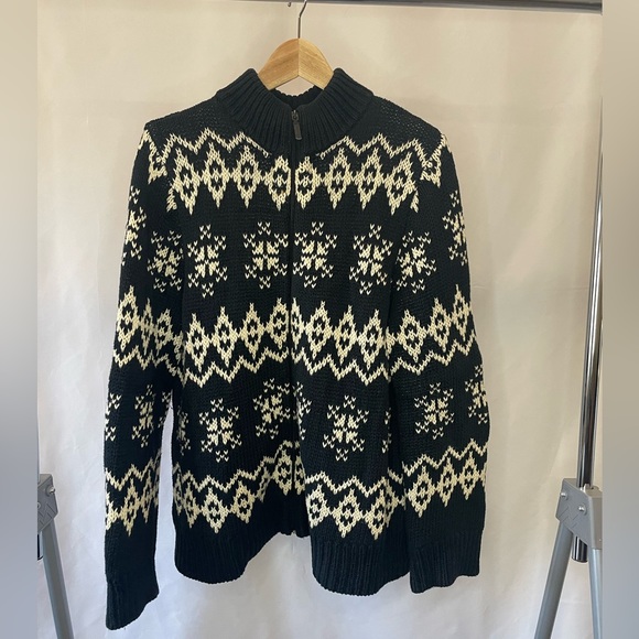 Comfy, thick knit style sweater. Zip up winter design. - Picture 1 of 2